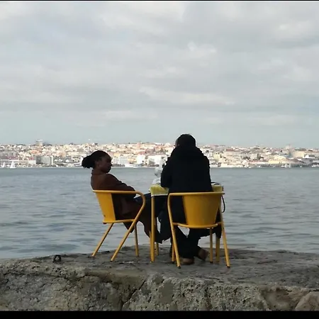 Besthomestay- Caparica Lisbon * Almada