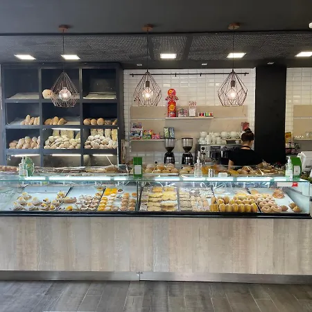 Besthomestay- Caparica Lisbon Appartamento *