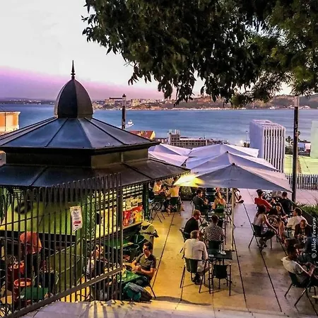 Besthomestay- Caparica Lisbon * Almada