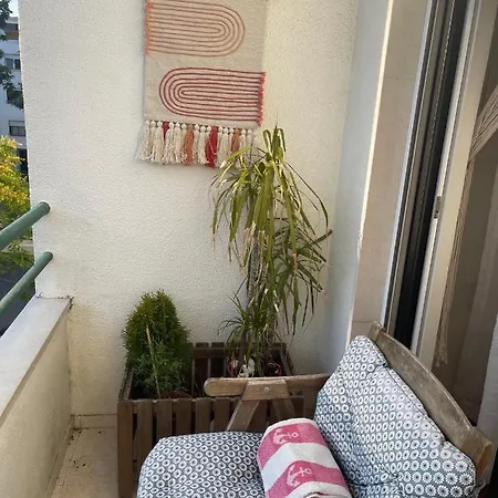 Besthomestay- Caparica Lisbon Appartamento *