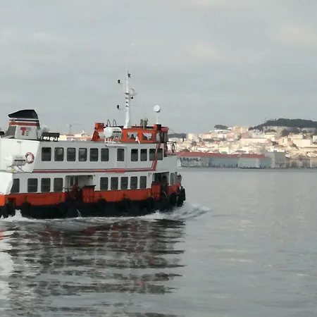 Besthomestay- Caparica Lisbon * Almada